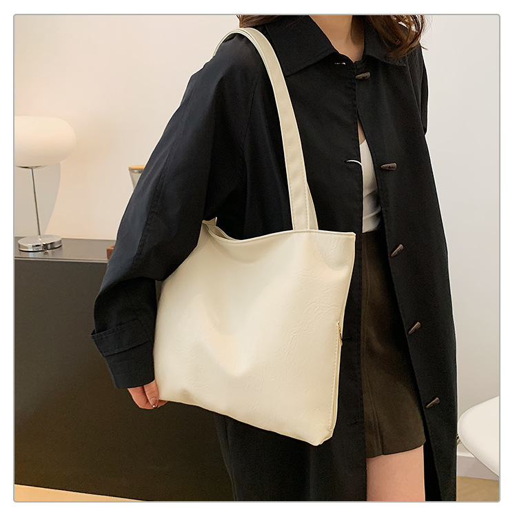 Retro large-capacity tote bag for women, 2024 new style fashionable portable commuting bag for going out, single-shoulder bag for students' classes undefined