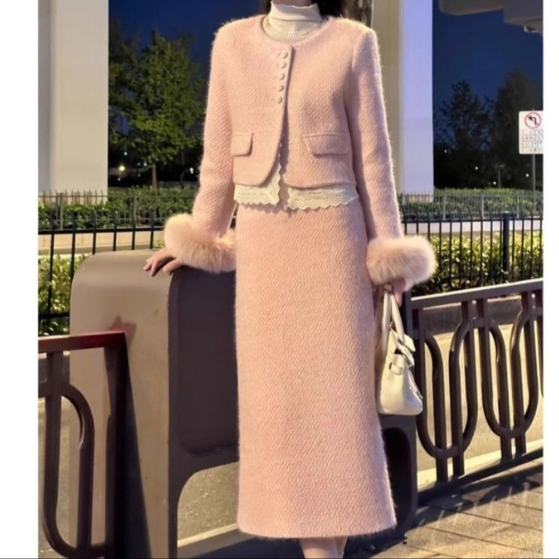 Winter 2026 New French-Style Elegant Lace Patchwork down Jacket Long Skirt Set for Women Winter 2026 New French-Style Elegant Lace Patchwork down Jacket Long Skirt Set for Women