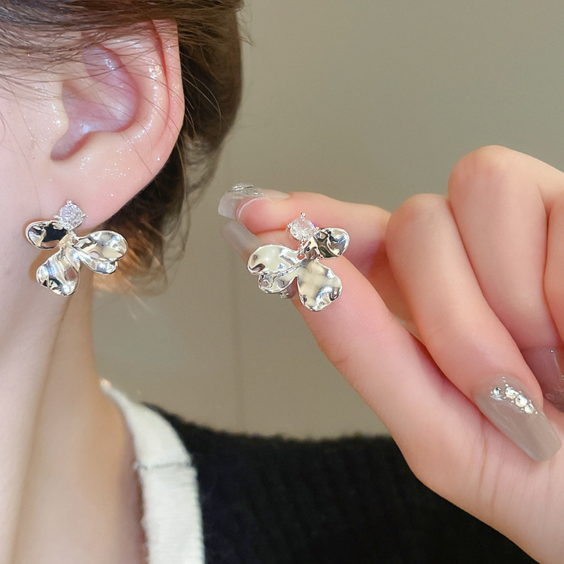 Pendientes de borla de flores de tul de aguja de plata Pendientes de súper hada verde menta fresca Pendientes de diseño exagerado de nicho