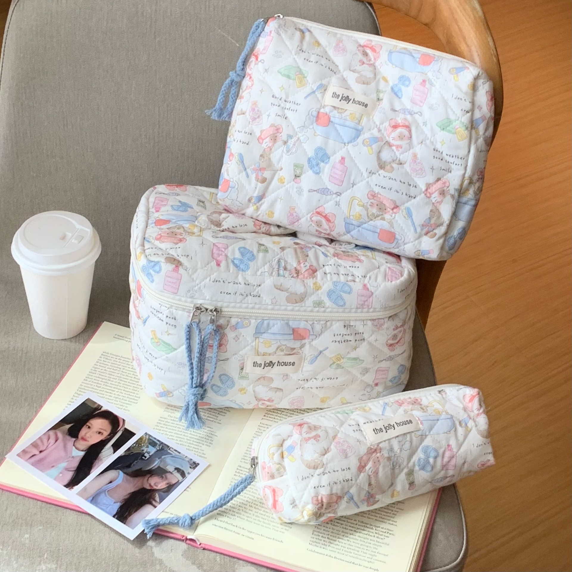 거품 목욕하는 아기 고양이