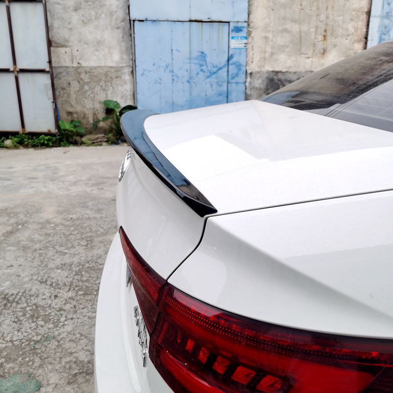 Suitable for Audi A4L, this S4-style small rear spoiler is a paint-applied ABS rear diffuser that can be installed without drilling holes, providing a streamlined and aerodynamic look