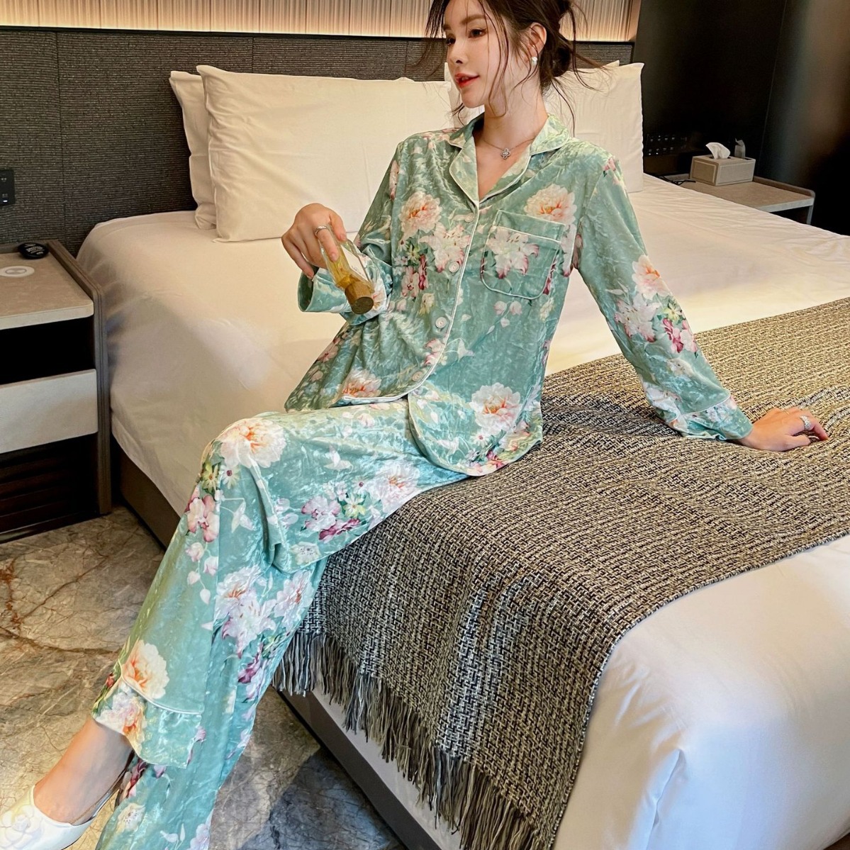 Autumn and Winter Home Wear Pastoral Style Floral Print Large Size Thermal Underwear Long-Sleeved Women's Pajama Set That Can Be Worn Outside