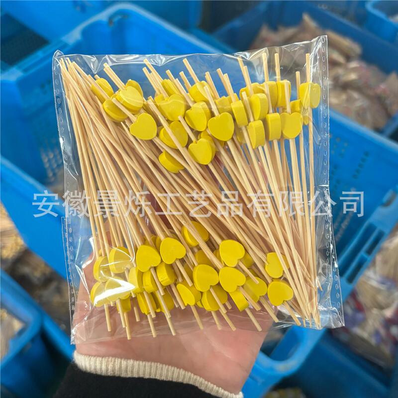 赤い愛のピンクの愛の果物の桃の心はバレンタインデーの七夕祭りの告白の季節のカクテルの装飾の竹の署名に署名します。|undefined