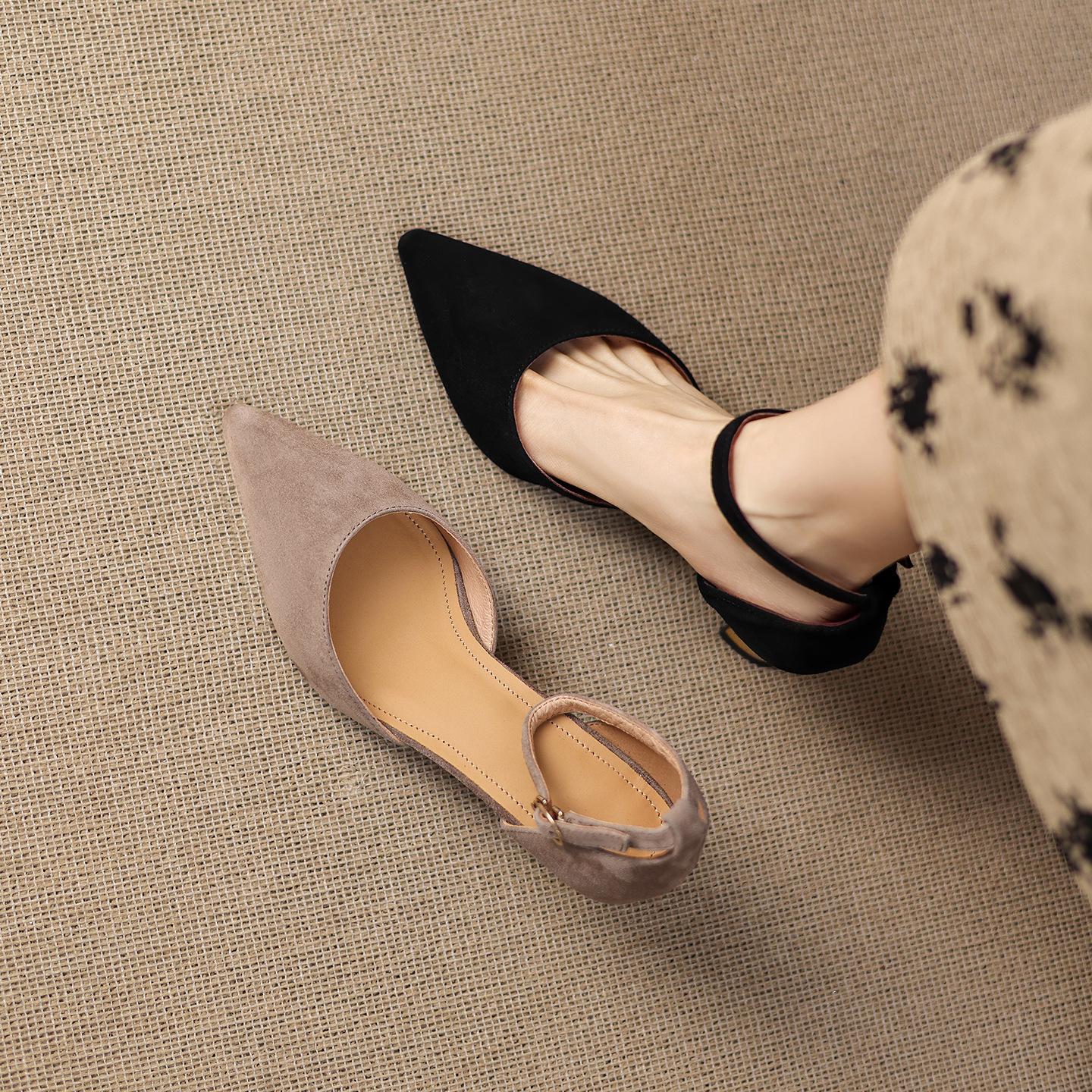 Sandal nữ da cừu mũi nhọn quai ngang gót cao 7 cm — đen