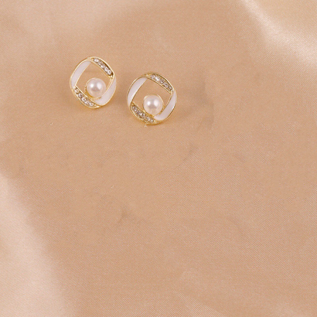 Twisted Hollow Pearl Earrings 4