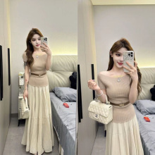 快手网红同款气质名媛一字肩修身针织上衣+高腰褶皱半身裙两件套