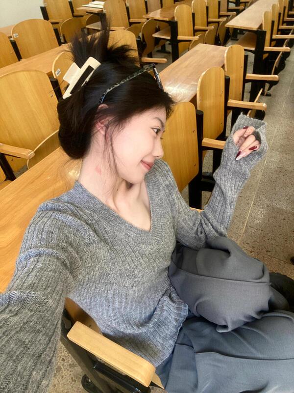 纸片人慵懒开衩袖针织打底衫女2025秋新款百搭V领显瘦长袖上衣冬|undefined