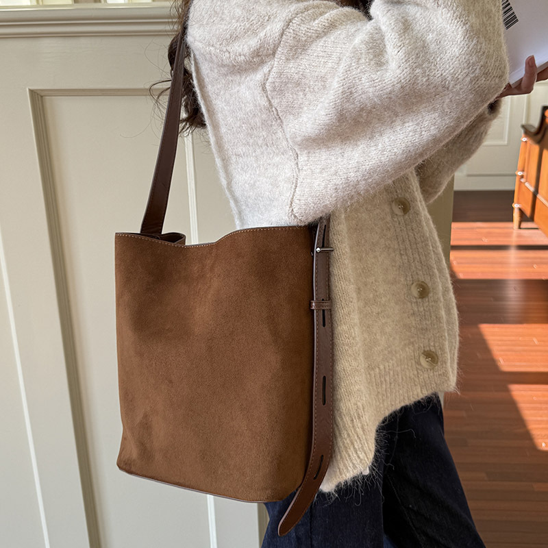 Autumn and Winter Deerskin Suede Leopard Print Mother-In-Law Bag 2025 Korean New Soft Leather Bucket Bag Large Capacity Commuter Shoulder Bag