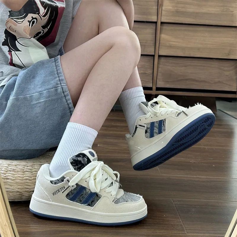 Zapatos de pan para mujeres in tide2025 otoño nuevo denim retro versátil zapatos de skate casuales de moda para mujeres color
