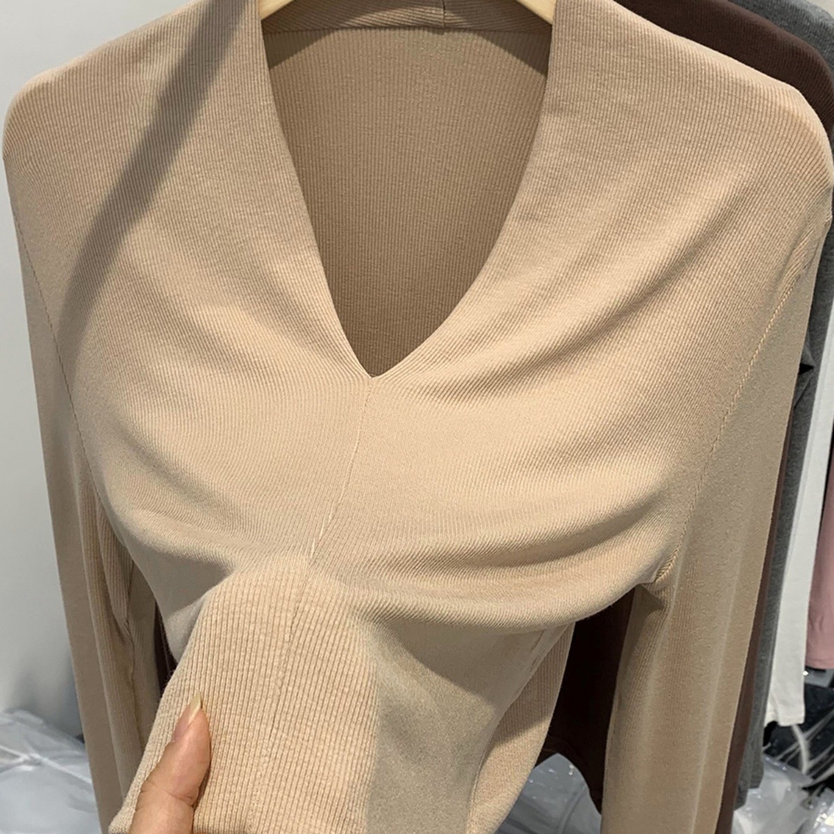 T恤女装春秋冬季紧身弹力内搭打底衫纯欲风辣妹性感V领长袖上衣潮