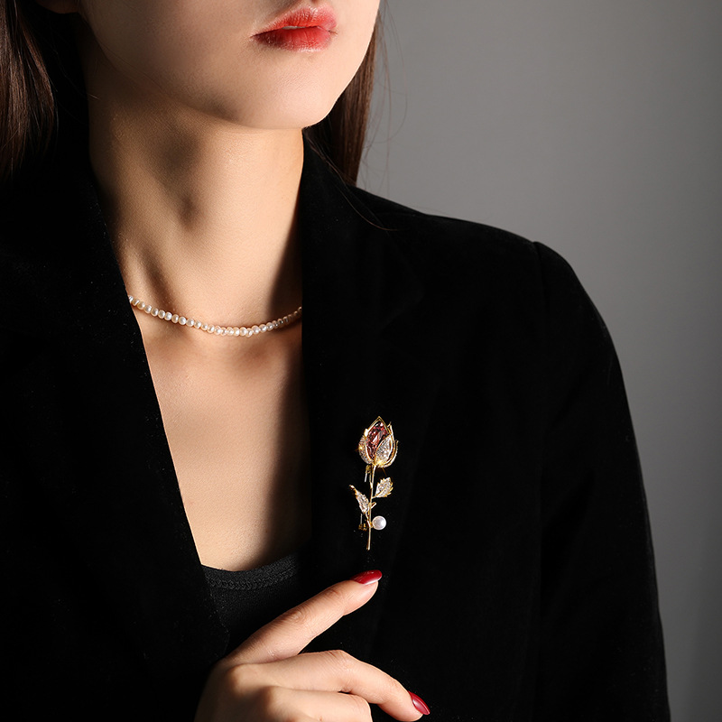 Spilla rosa tridimensionale di alta qualità, spilla in zircone con perla portaoggetti vuoto_voghion.com