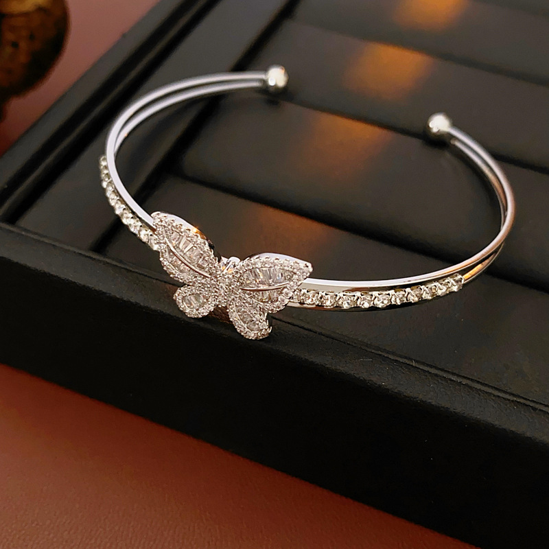 Brazalete de mariposa de piedra de oro real, lujo ligero, pulsera de viento fría, multifacé, joyas de alta calidad.