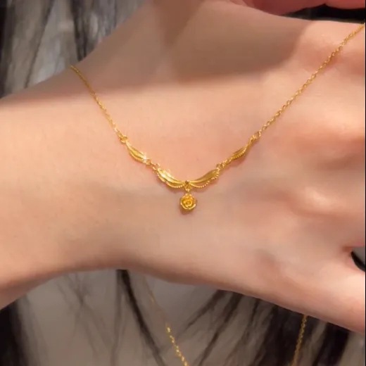 2025 New Eternal Rose Necklace Women's Ancient Lace Golden Flower Temperament Clavicle Chain Xiaohongshu Hot Style