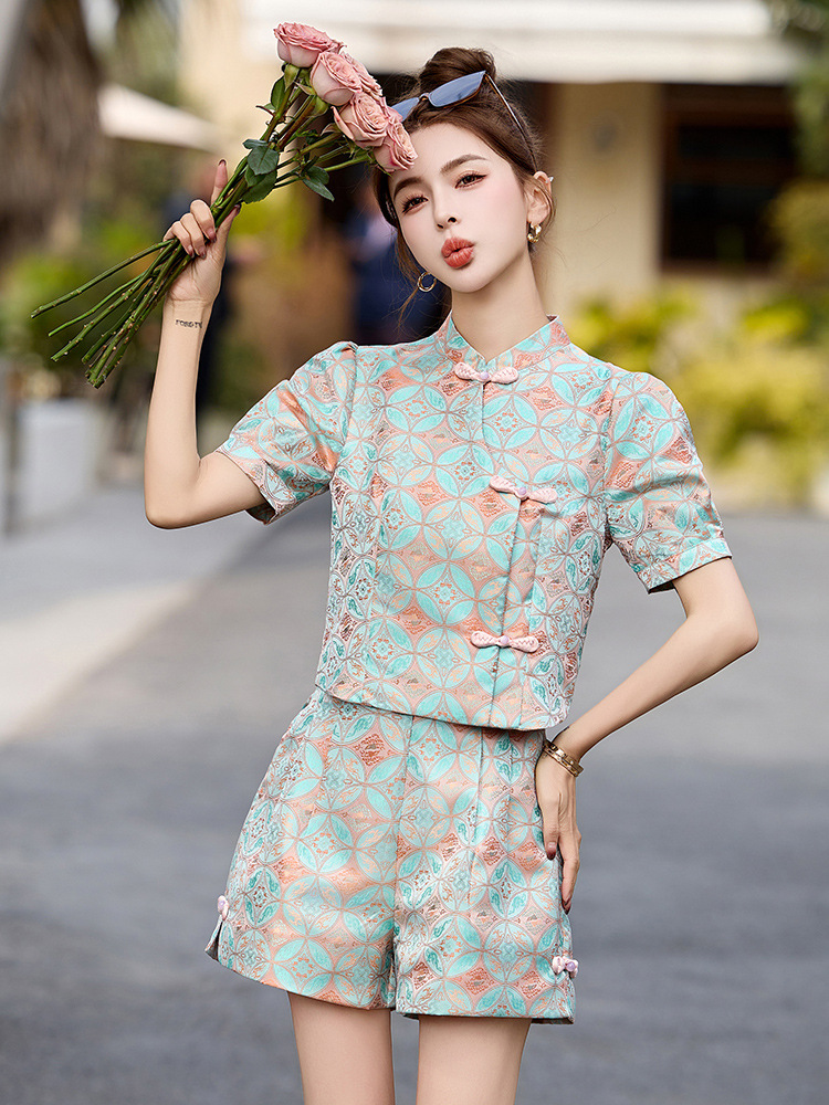 Bộ quần áo nữ mùa hè 2025 áo khoác jacquard quần short hai mảnh phong cách tân cổ điển — Màu xanh lục nhạt, Màu xanh lam, Màu đỏ
