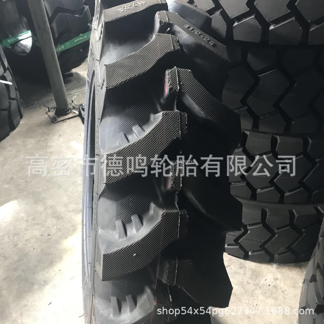 Neumático de la espiga del tractor rojo oriental 11.2-24 neumático del cultivador del plantador del vehículo agrícola 11.2-28