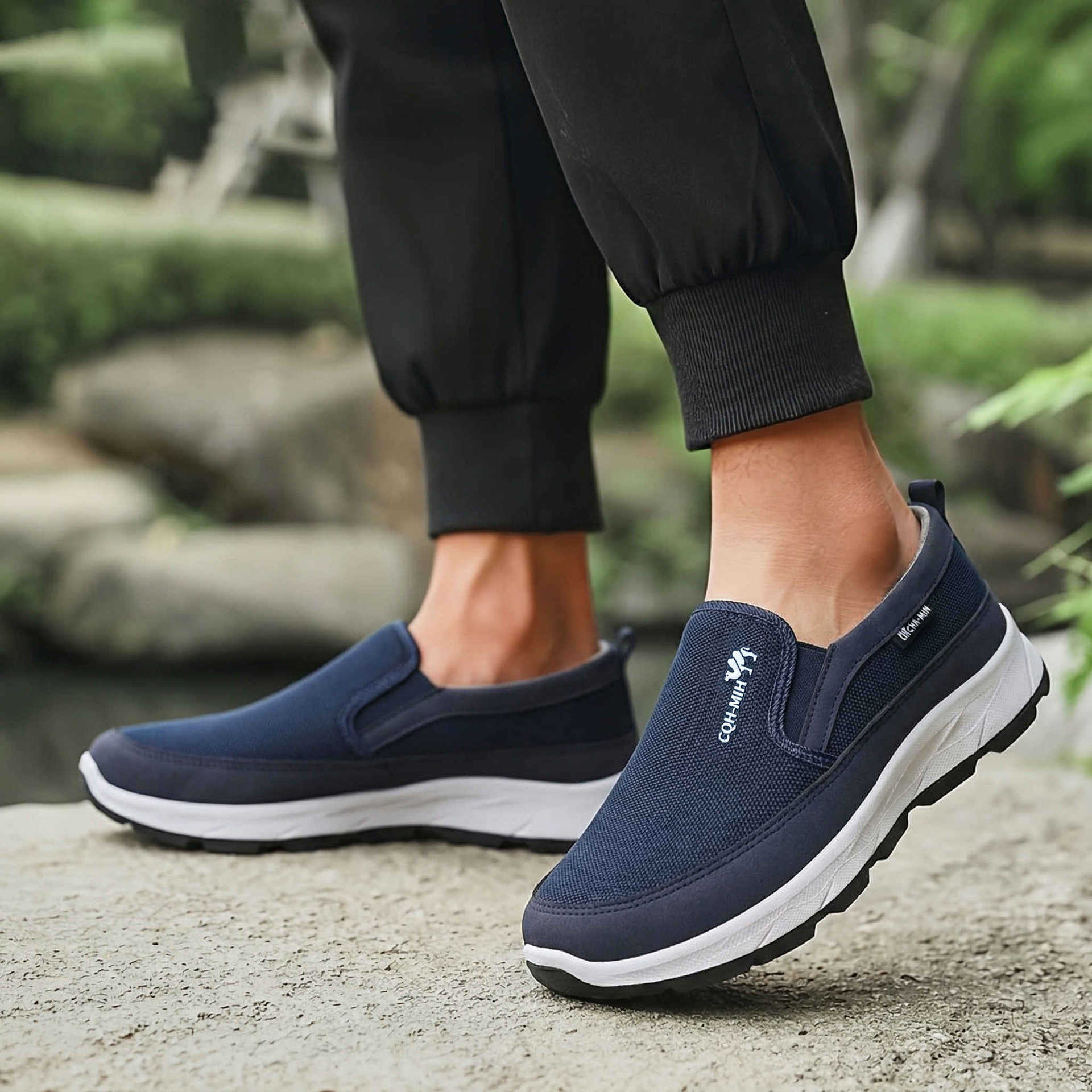 Zapatos de primavera para hombres de tamaño grande viejos zapatos de tela de Beijing zapatos de hombre de mediana edad zapatos casuales de un pie transpirables no olor zapatos de papá