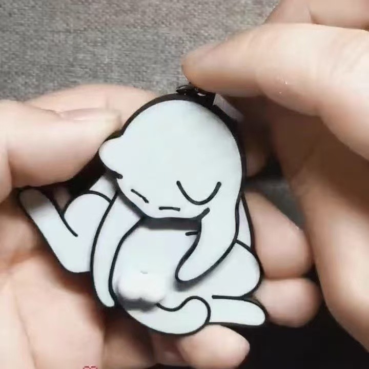 Colgante de acrílico de gatito creativo, accesorios de llavero girables, mochila escolar de dibujos animados para estudiantes, adornos para niños, personalidad, todo fósforo