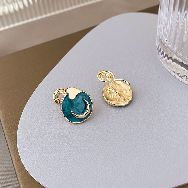 1 Pair Quantity 1 Pair Casual Simple Style Sun Star Moon Asymmetrical Enamel Plating Alloy Ear Cuffs Ear Studs