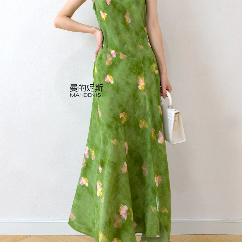 45 ° Bias-Cut Mulberry Silk Slim-Fit Vacation Dress! Irregular Green Silk Tank Top Dress with a Large Hem for Summer