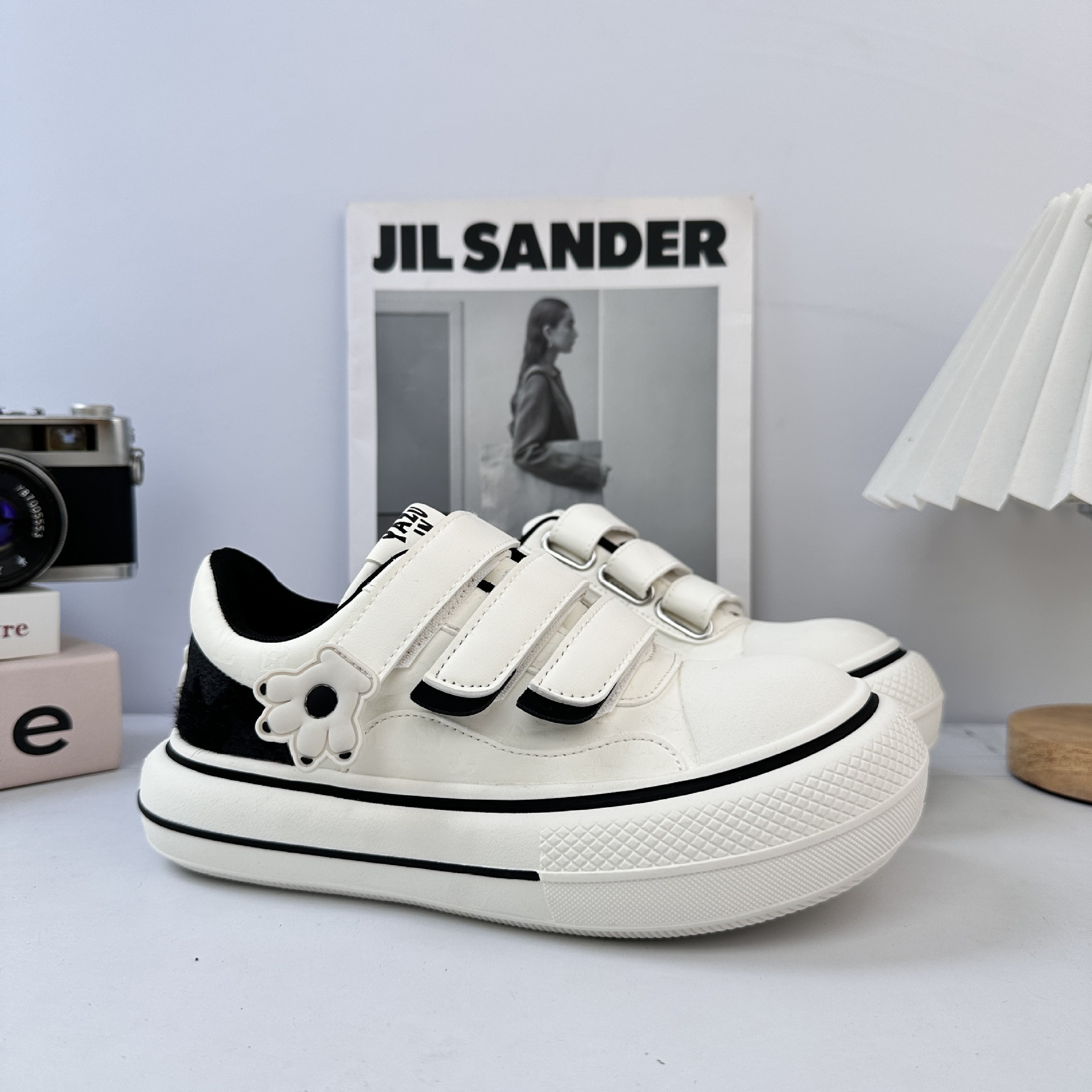 Garra de gato velcro simple zapatos de pan de suela gruesa para mujeres 2025 nuevo estilo universal nicho casual zapatos de skate ligeros super calientes