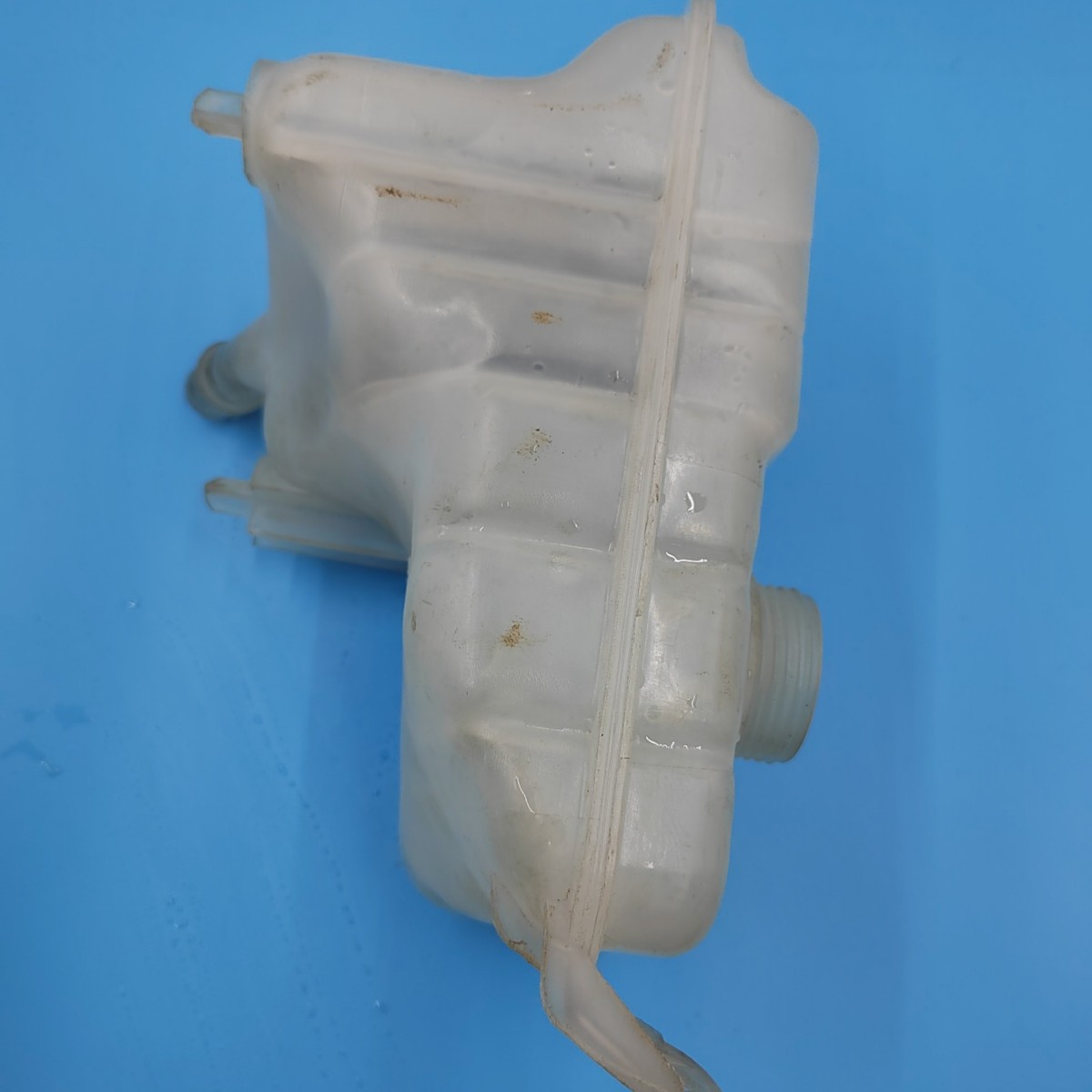 1323Gq 1323V1 Expansion Water Tank C5 Coolant Tank C6 Compensation Tank A9 Auxiliary Water Tank 9685985880
