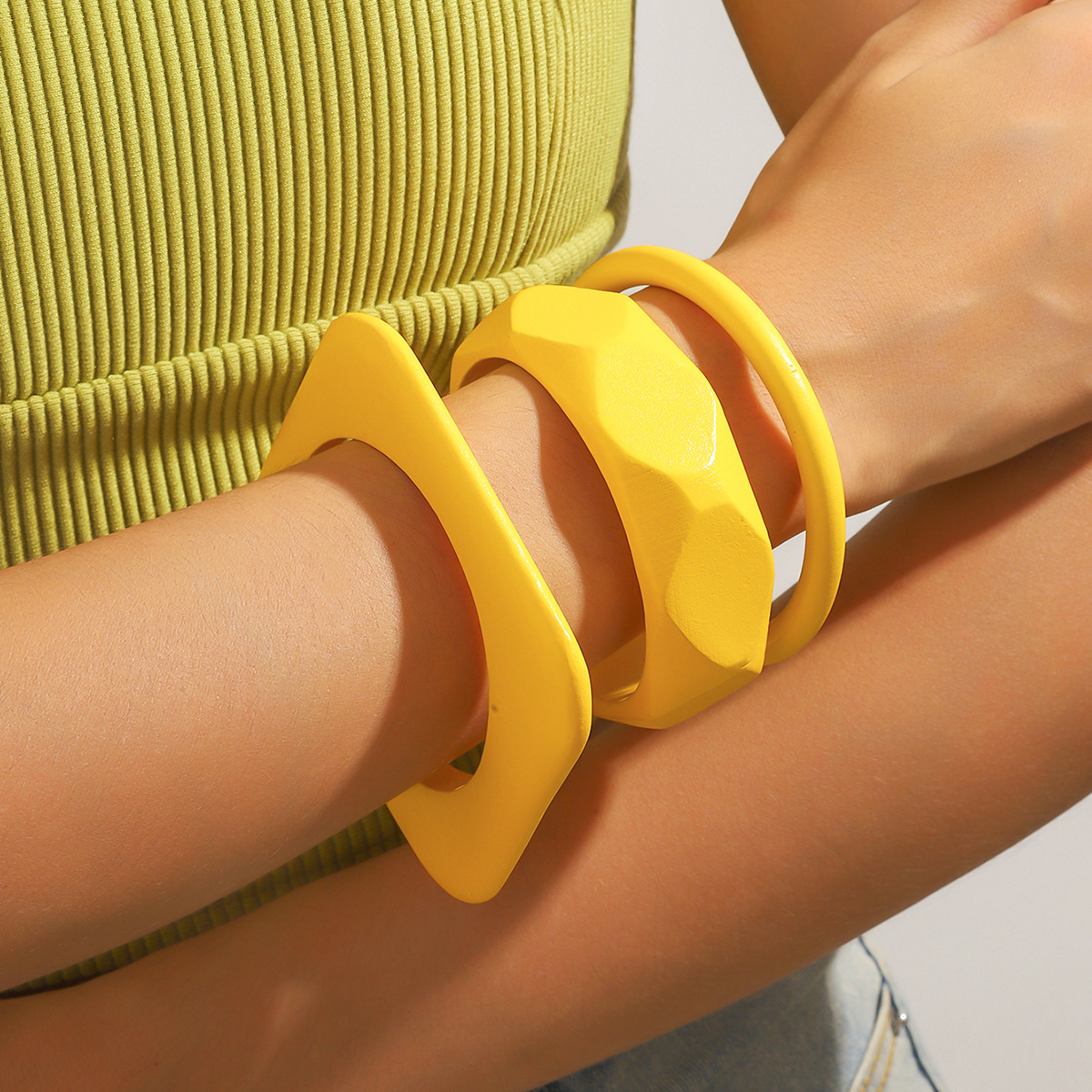 Solid Color Retro Classic Style Wood Bangle Wholesale display picture 5