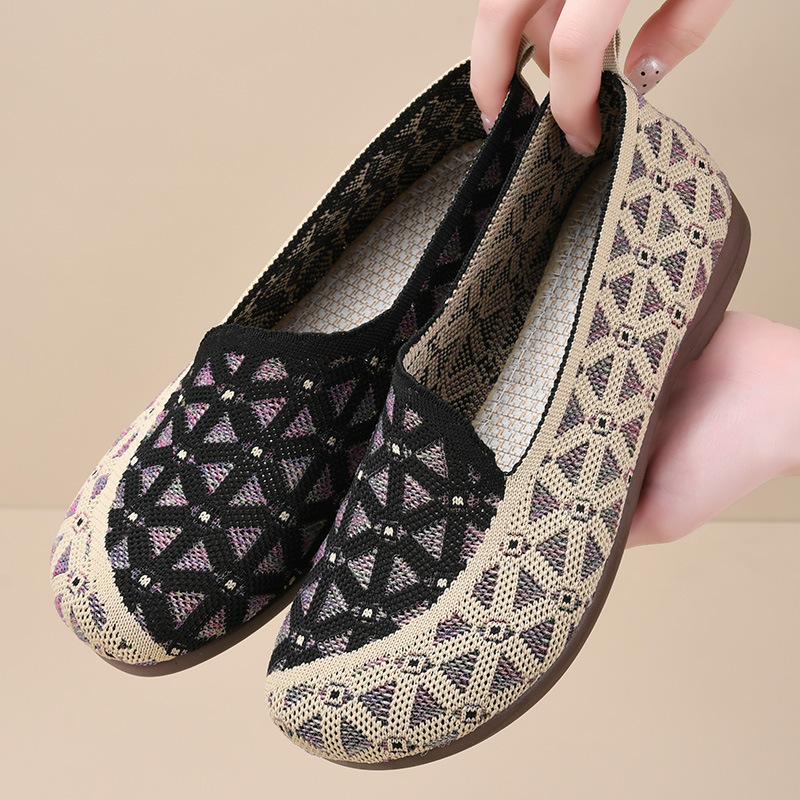 2025新款老北京春季女士单鞋平跟软底休闲懒人鞋透气浅口妈妈布鞋