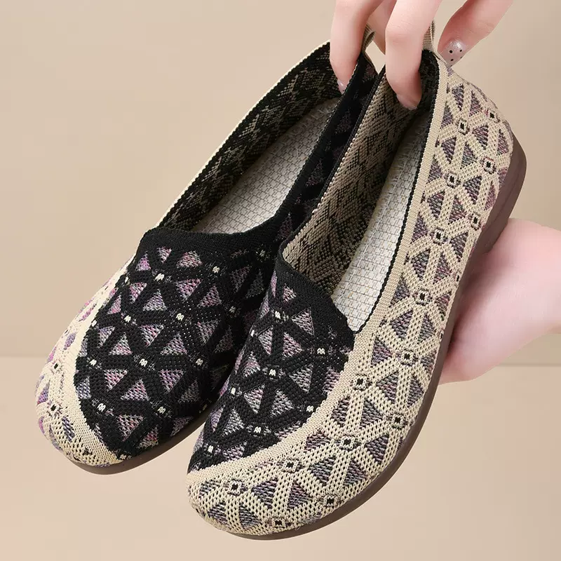 2025新款老北京春季女士单鞋平跟软底休闲懒人鞋透气浅口妈妈布鞋