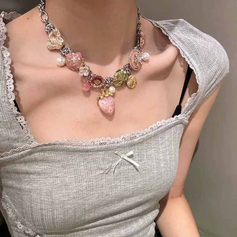 Heavy-Duty Y2K Pink Strawberry Luxury Button Necklace, Fashionable and Unique, Sweet and Cool Niche Short Clavicle Chain Choker Heavy-Duty Y2K Pink Strawberry Luxury Button Necklace, Fashionable and Unique, Sweet and Cool Niche Short Clavicle Chain Choker