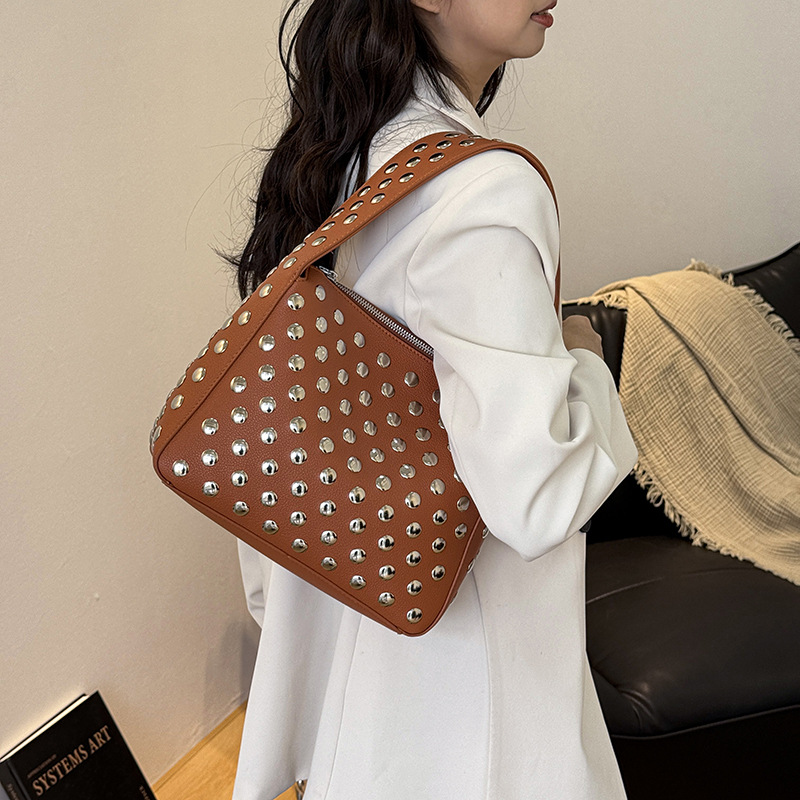 Borsa a spalla donna con borchie stile punk borsa a tracolla_voghion.com