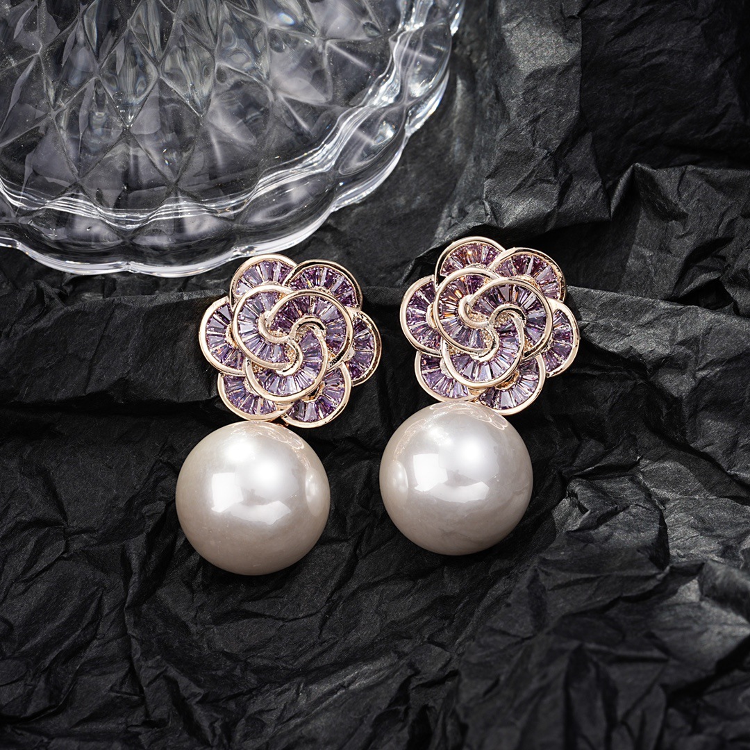 fashionable elegant three dimensional earrings pearl