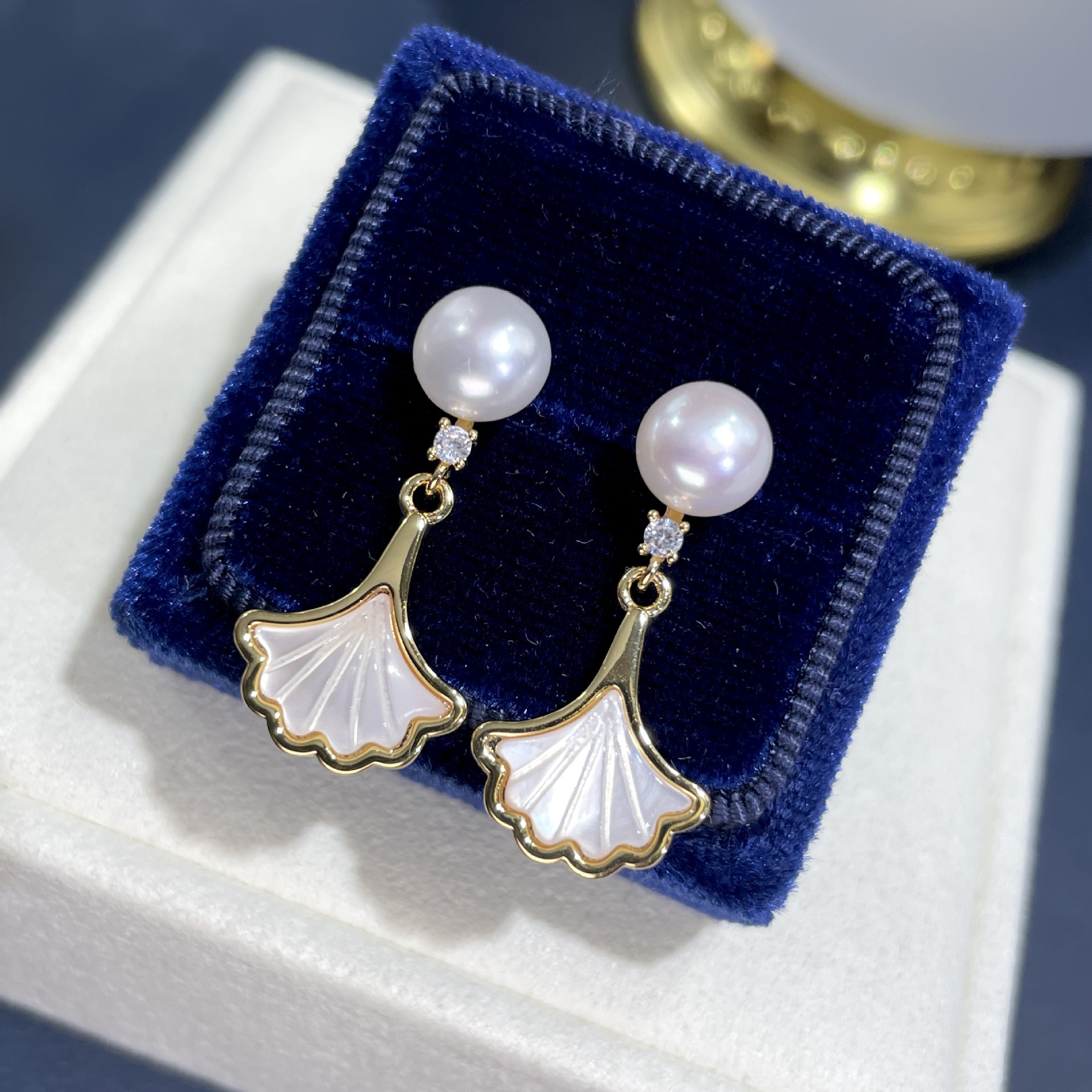 Organic retro earrings from pearl