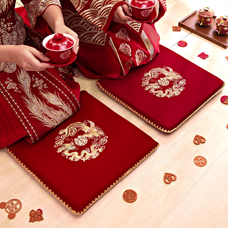 Suministros de Boda boda tostada té estera boda de rodillas culto Xi estera engrosada rojo festivo estilo chino Fu estera al por mayor