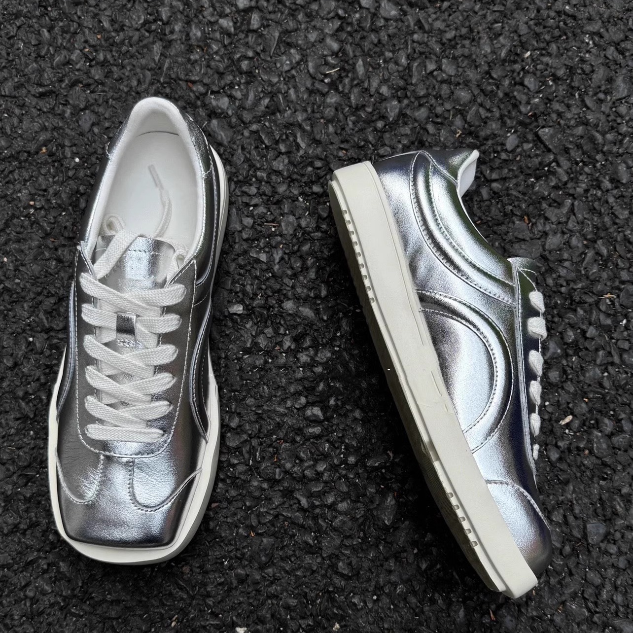 Li Landi mismo estilo choco asimétrico cuadrado redondo cabeza alemana zapatos de entrenamiento mujer 2025 primavera y verano nuevas zapatillas casuales retro