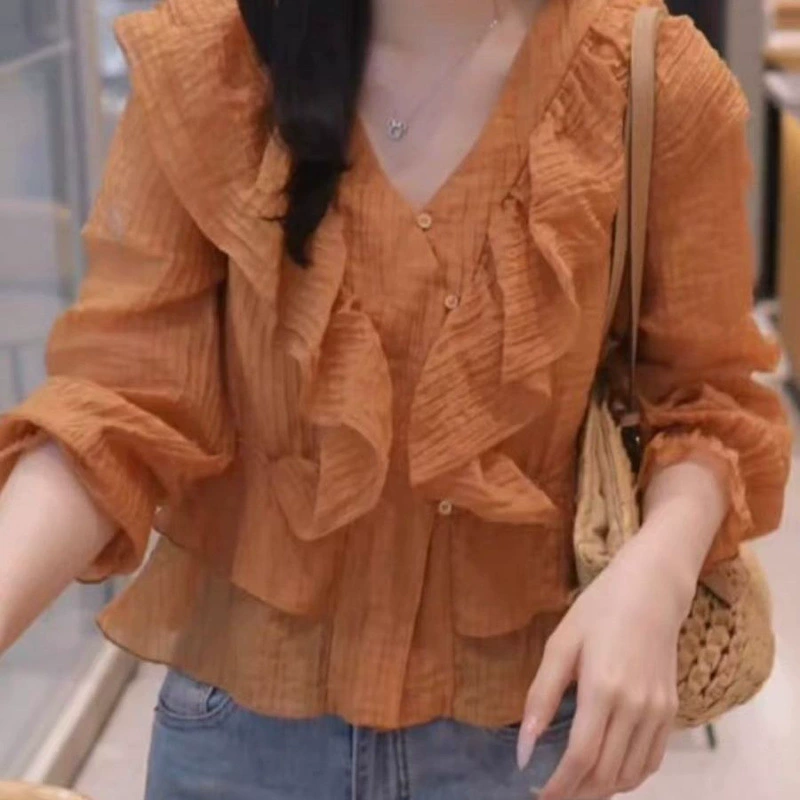 Женский топ из шифона с рюшами в французском стиле, весна-осень 2025, новая модная уникальная шикарная короткая рубашка для миниатюрных размеров.