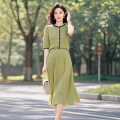 2025独特超好看夏季休闲女士大方得体穿搭减龄绿色短袖两件套装裙