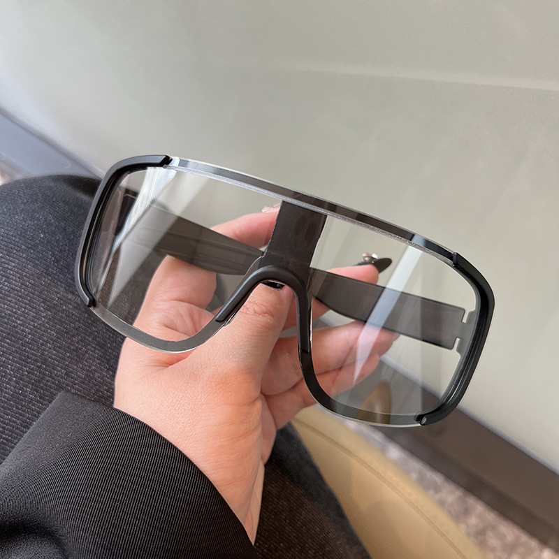 black frame transparent color