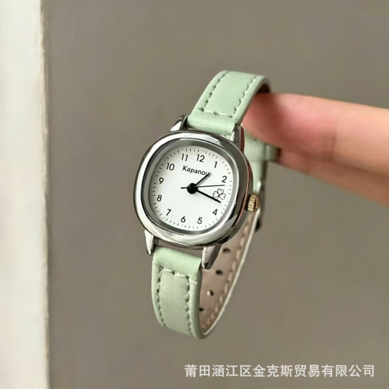 Small square quartz women's watch with a simple strap, fashionable student Korean style, vintage light luxury high-end feel watch