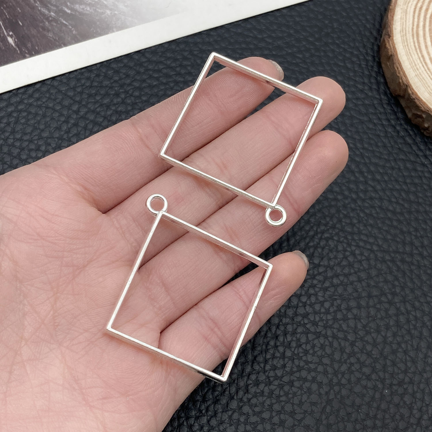 22253-LJ-大号亮银锌合金正方形相框边框48x44mm