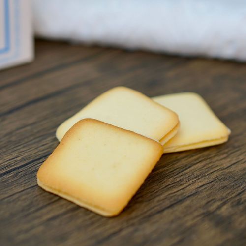 White Lover Cookies, Japanese Style, made with Hokkaido Snack Cheese, Milk Cream Filling, Hand-Crafted Small Biscuits, Bulk Packaging