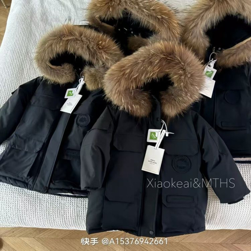 블랙 라지 퍼 칼라와 벨벳 버전