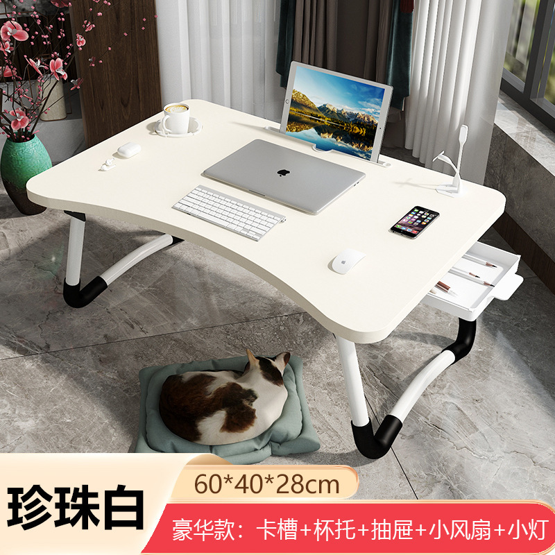 ノートパソコンの机の上で折り畳みます。|undefined