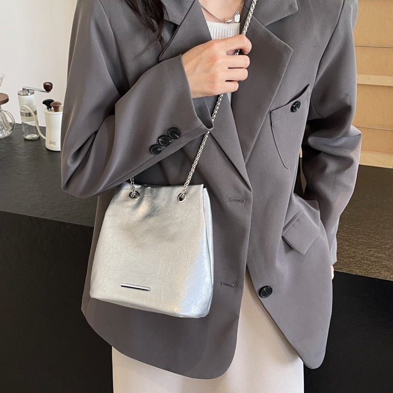 Bolso de cubo de textura transfronteriza 2025 verano nuevo bolso femenino bolso de hombro simple con explosión bolso de mensajero de cadena de moda