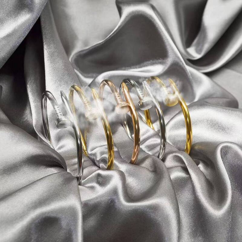 High-End 18K Rose Gold Nail Bracelet with Diamonds, Classic Style for Men and Women, Available in Various Thicknesses, Diamond-Studded Couple Bracelets for Stacking High-End 18K Rose Gold Nail Bracelet with Diamonds, Classic Style for Men and Women, Available in Various Thicknesses, Diamond-Studded Couple Bracelets for Stacking
