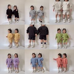 2023秋の子供と子供のカジュアルスーツの男の子の頭のプリントのロゴのズボンの2つのセット