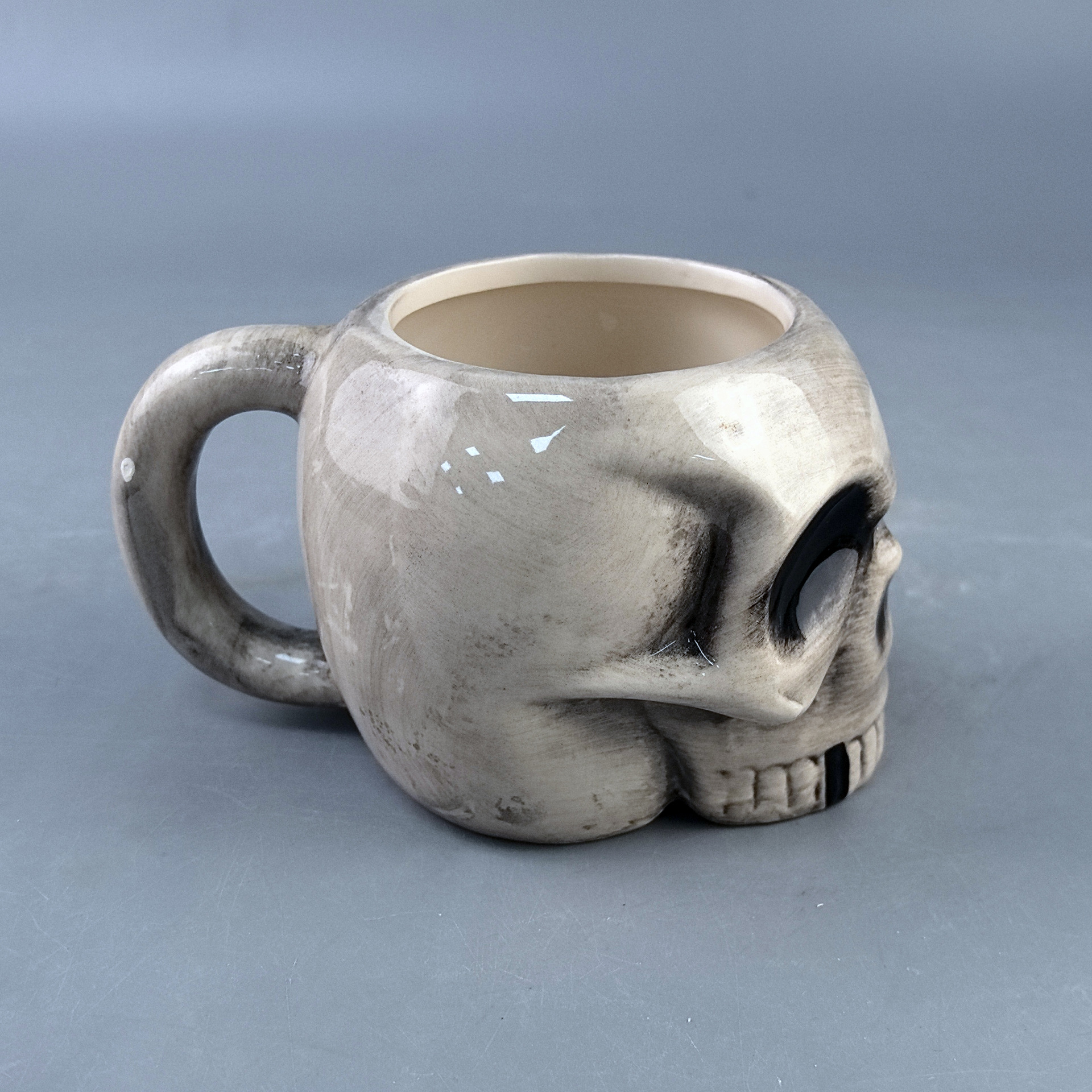 Taza de cerámica con diseño de calavera, estilo moderno, con un diseño único de calavera fantasma, taza para agua con expresión adorable, vajilla novedosa para Halloween.