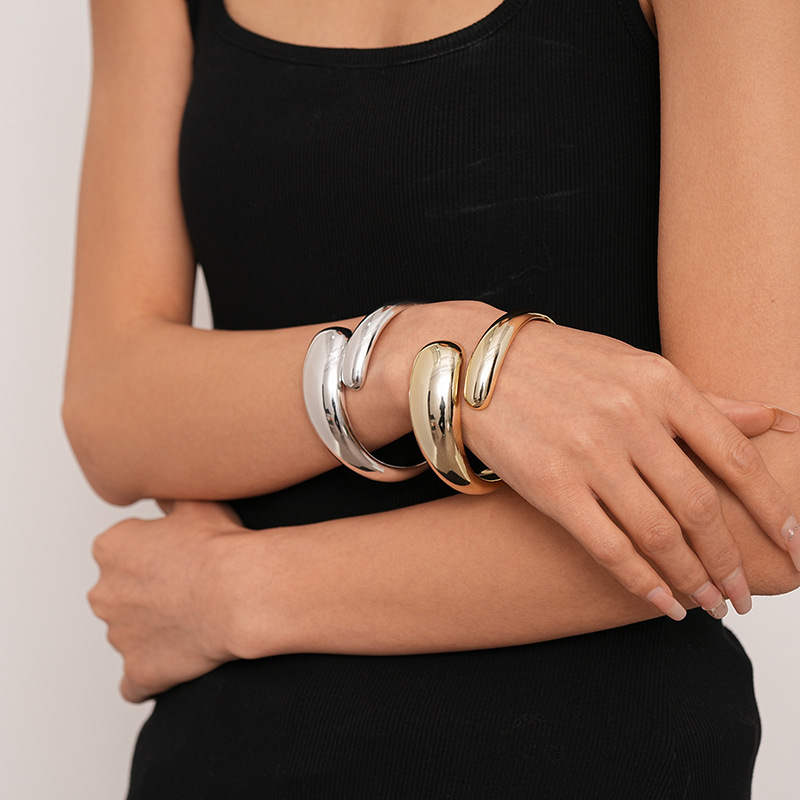 European and American Style Irregular Oval Cross Ccb Open Bracelet, Simple and Unique Wristband, Light Luxury High-End Jewelry for Women