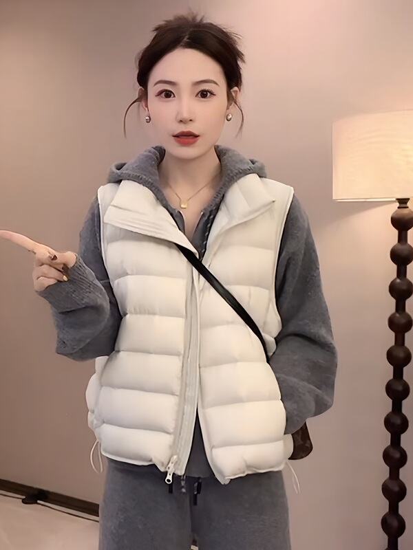 Super stylish and beautiful women's down vest, a new winter outerwear piece, fashionable and chic, perfect for keeping warm Super stylish and beautiful women's down vest, a new winter outerwear piece, fashionable and chic, perfect for keeping warm