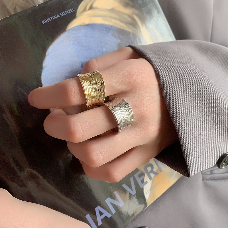 Geometric universal ring