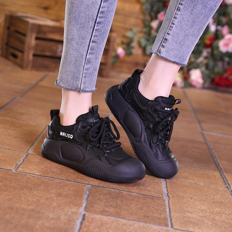 Explosión de tela coreana transpirable zapatos de suela gruesa para mujeres 2024 verano nuevo color de combinación de zapatos deportivos casuales de moda para mujeres